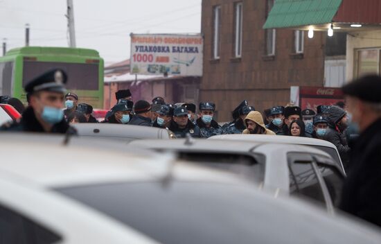 Противники Пашиняна попытались сорвать его визит в Москву