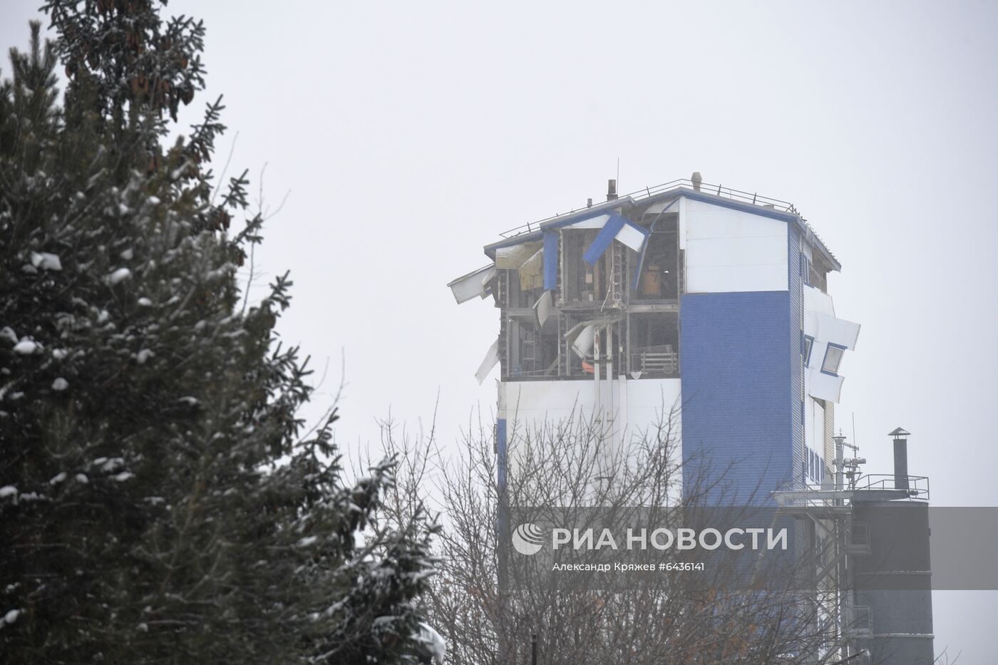 Производственное здание частично обрушилось в Новосибирске