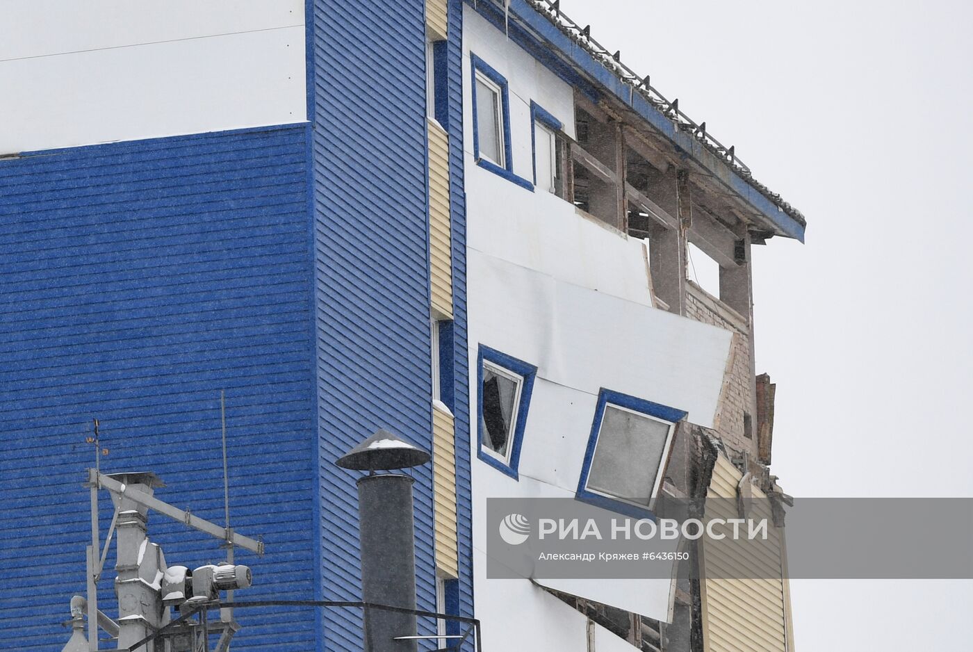 Производственное здание частично обрушилось в Новосибирске