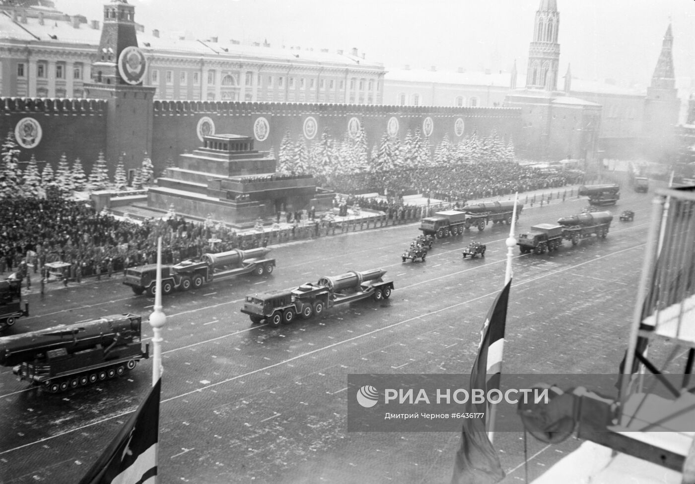 Военный парад на Красной площади 7 ноября 1969 года