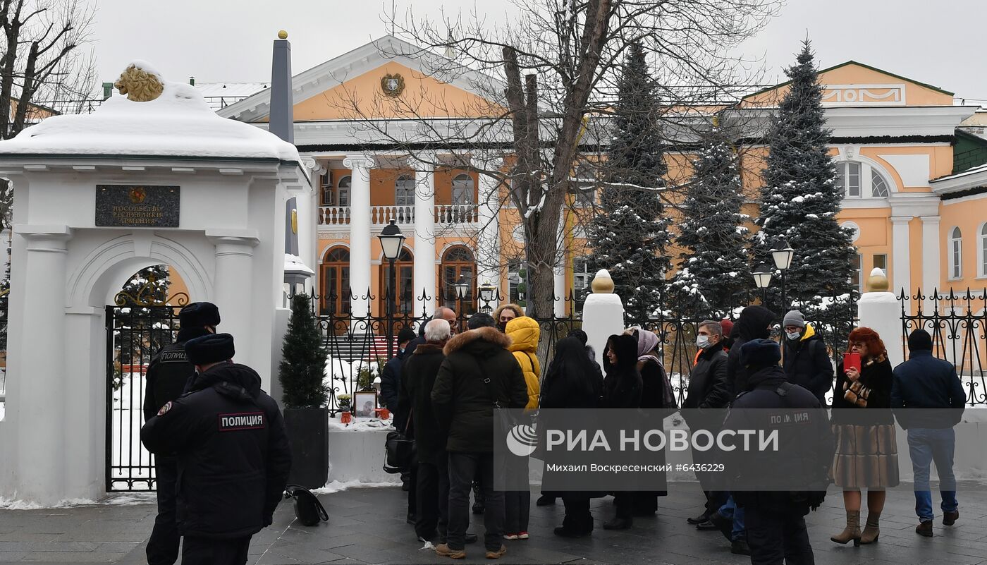 Акция протеста у посольства Армении в Москве