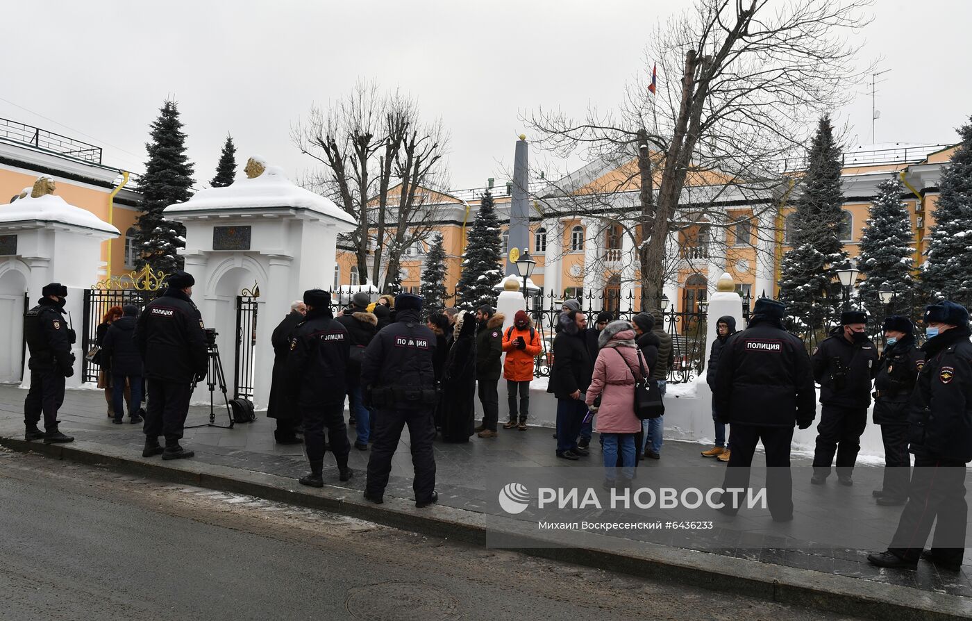 Акция протеста у посольства Армении в Москве