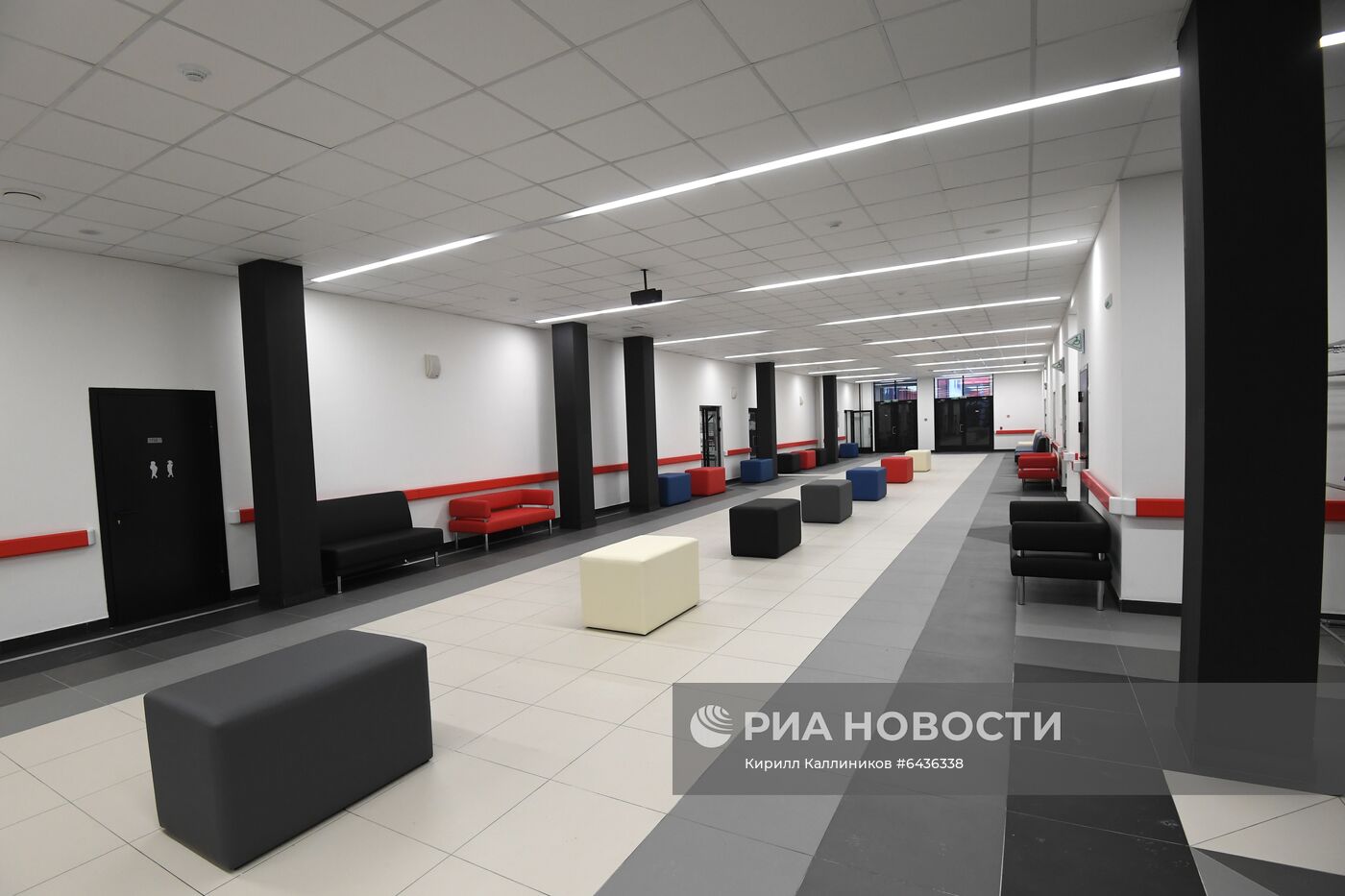 Мэр Москвы С. Собянин осмотрел строительство школы в Москве