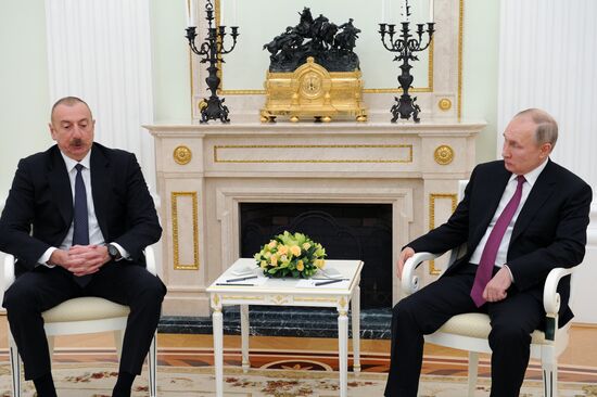 Президент РФ В. Путин провел встречу с президентом Азербайджана И. Алиевым