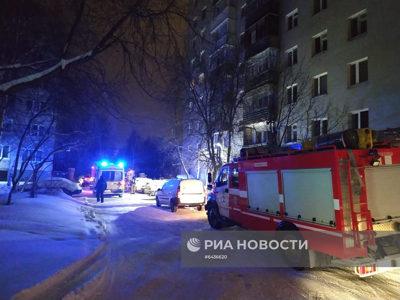 Последствия пожара в жилом доме в Екатеринбурге