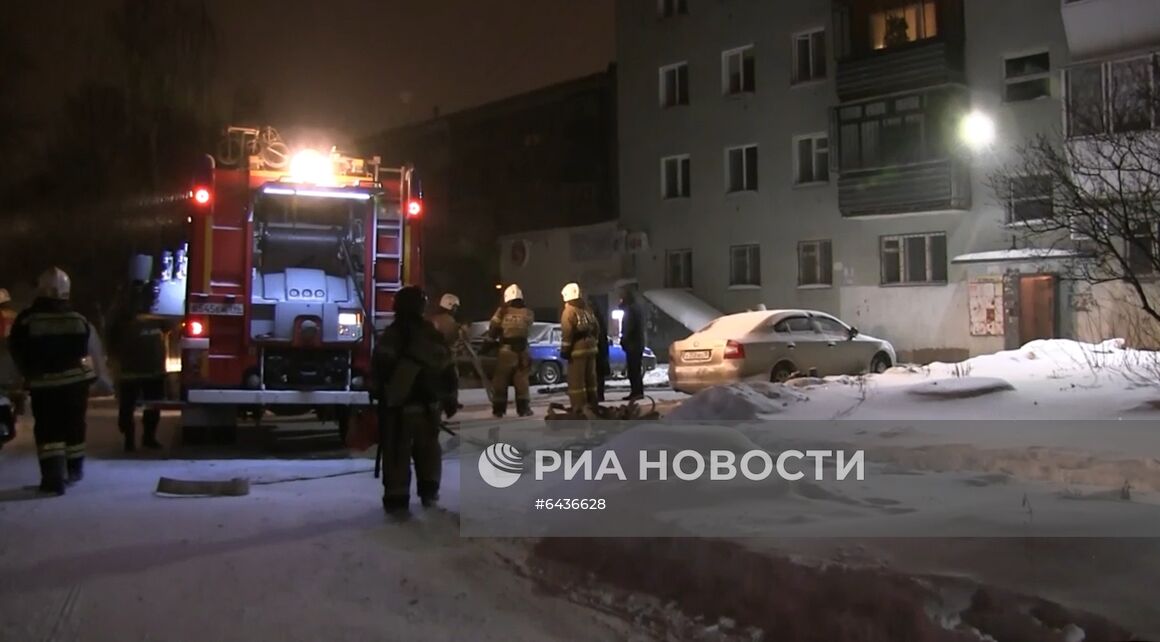 Последствия пожара в жилом доме в Екатеринбурге