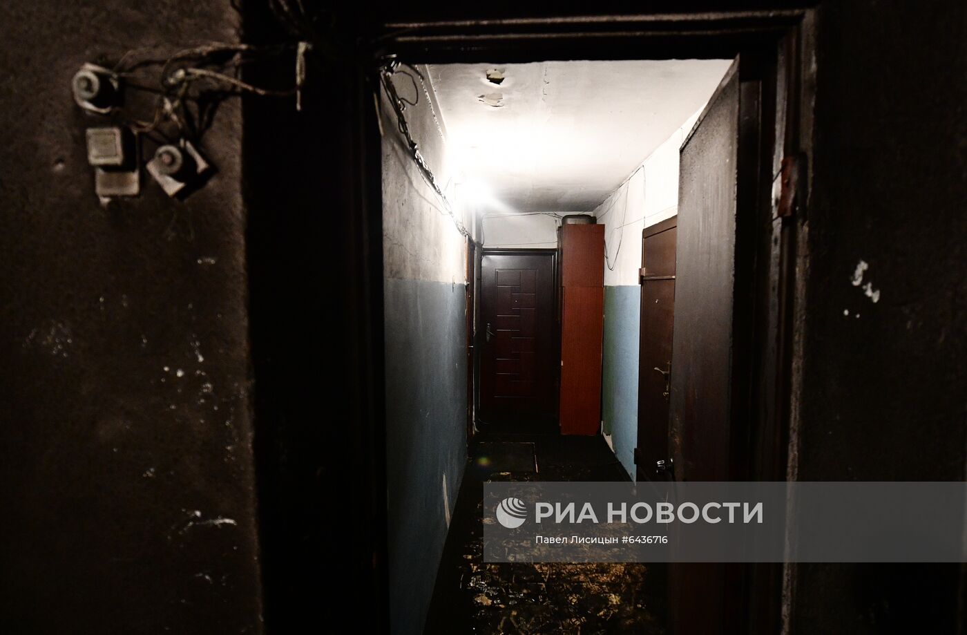 Последствия пожара в жилом доме в Екатеринбурге