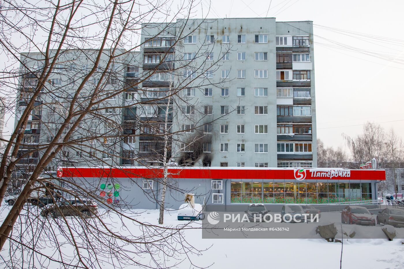 Последствия пожара в жилом доме в Екатеринбурге