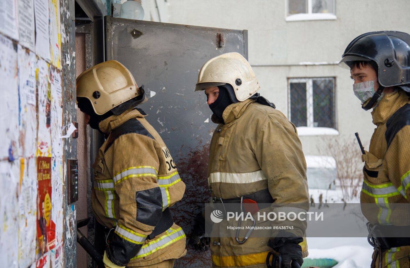 Последствия пожара в жилом доме в Екатеринбурге