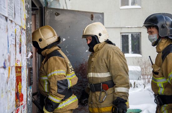 Последствия пожара в жилом доме в Екатеринбурге