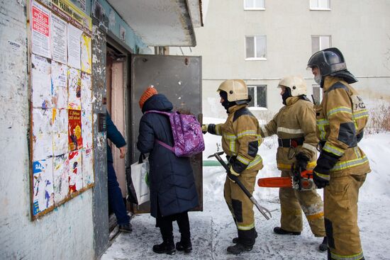 Последствия пожара в жилом доме в Екатеринбурге