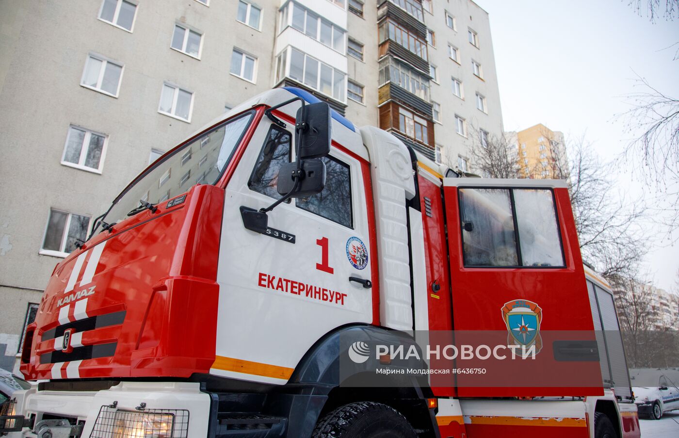 Последствия пожара в жилом доме в Екатеринбурге