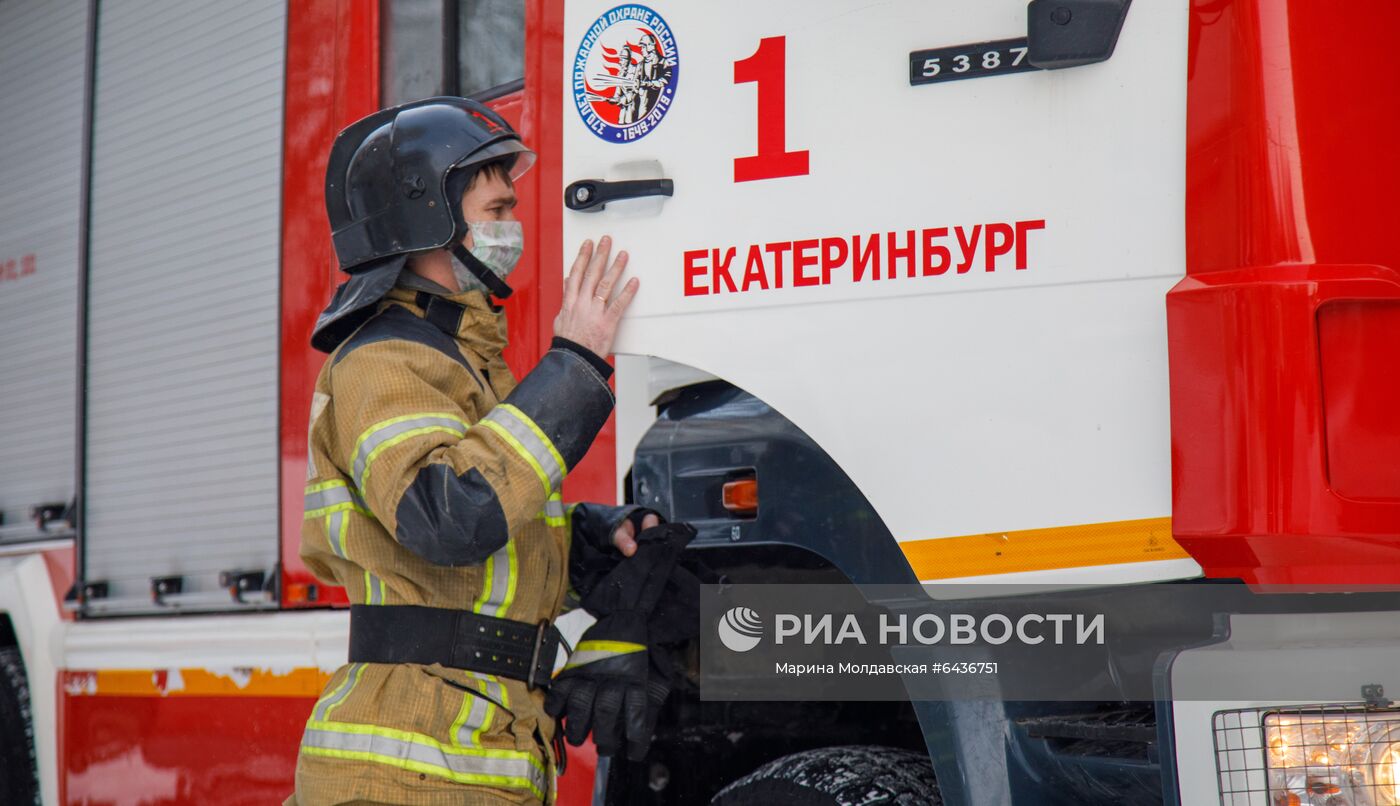 Последствия пожара в жилом доме в Екатеринбурге