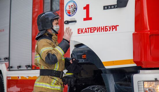 Последствия пожара в жилом доме в Екатеринбурге