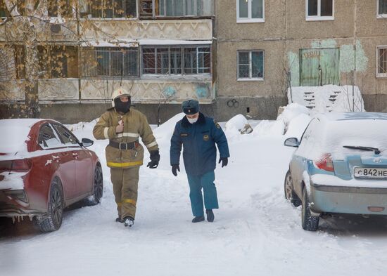 Последствия пожара в жилом доме в Екатеринбурге