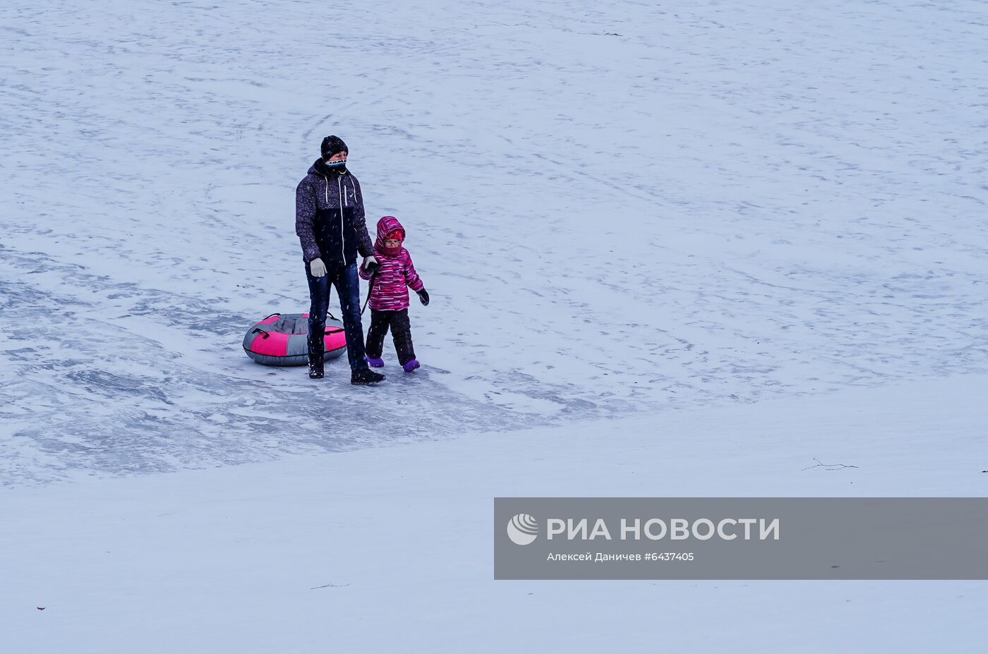 Зимний отдых петербуржцев на Верхнем Суздальском озере