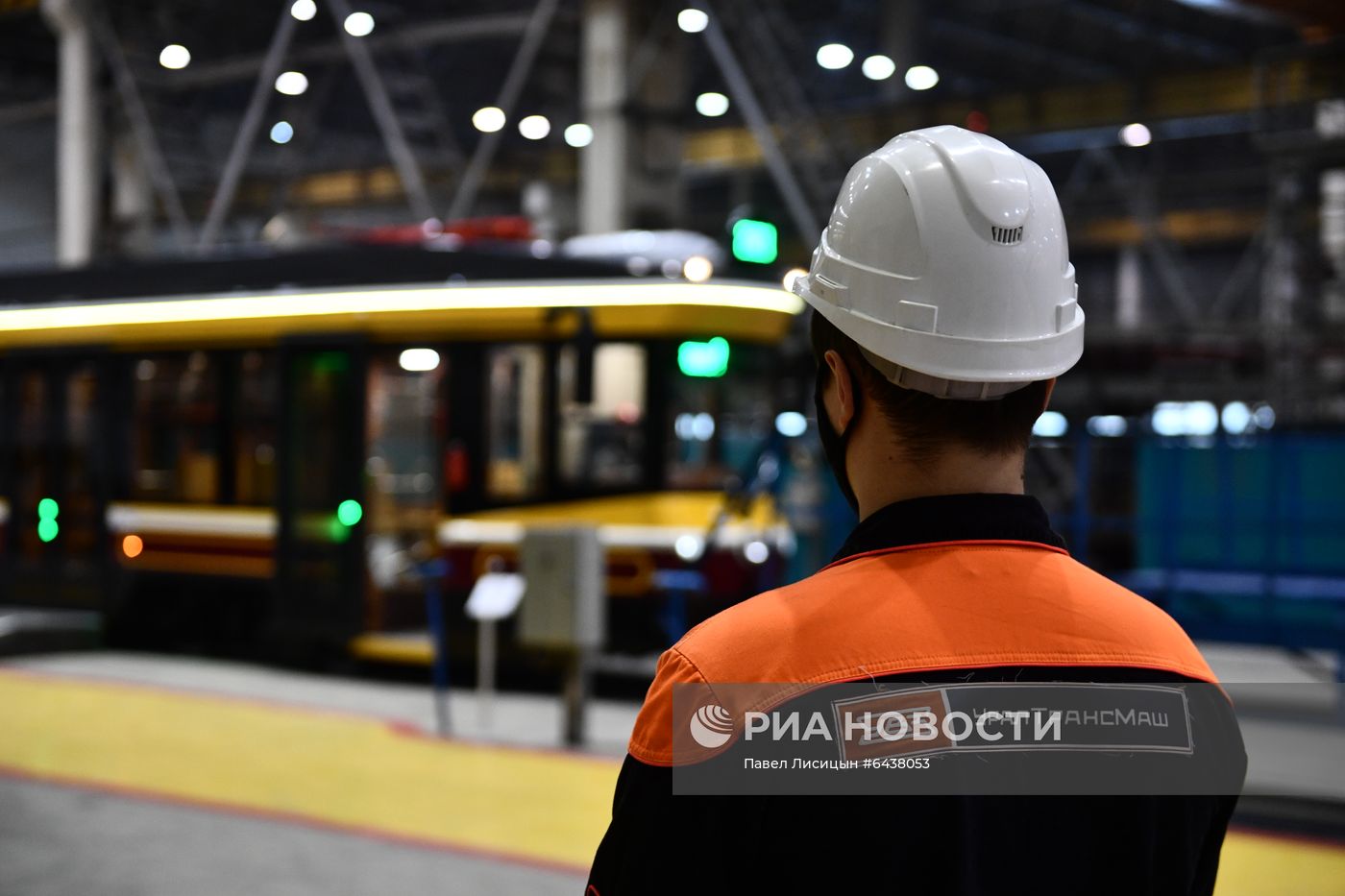 Презентация низкопольного трамвая в стиле ретро в Екатеринбурге 