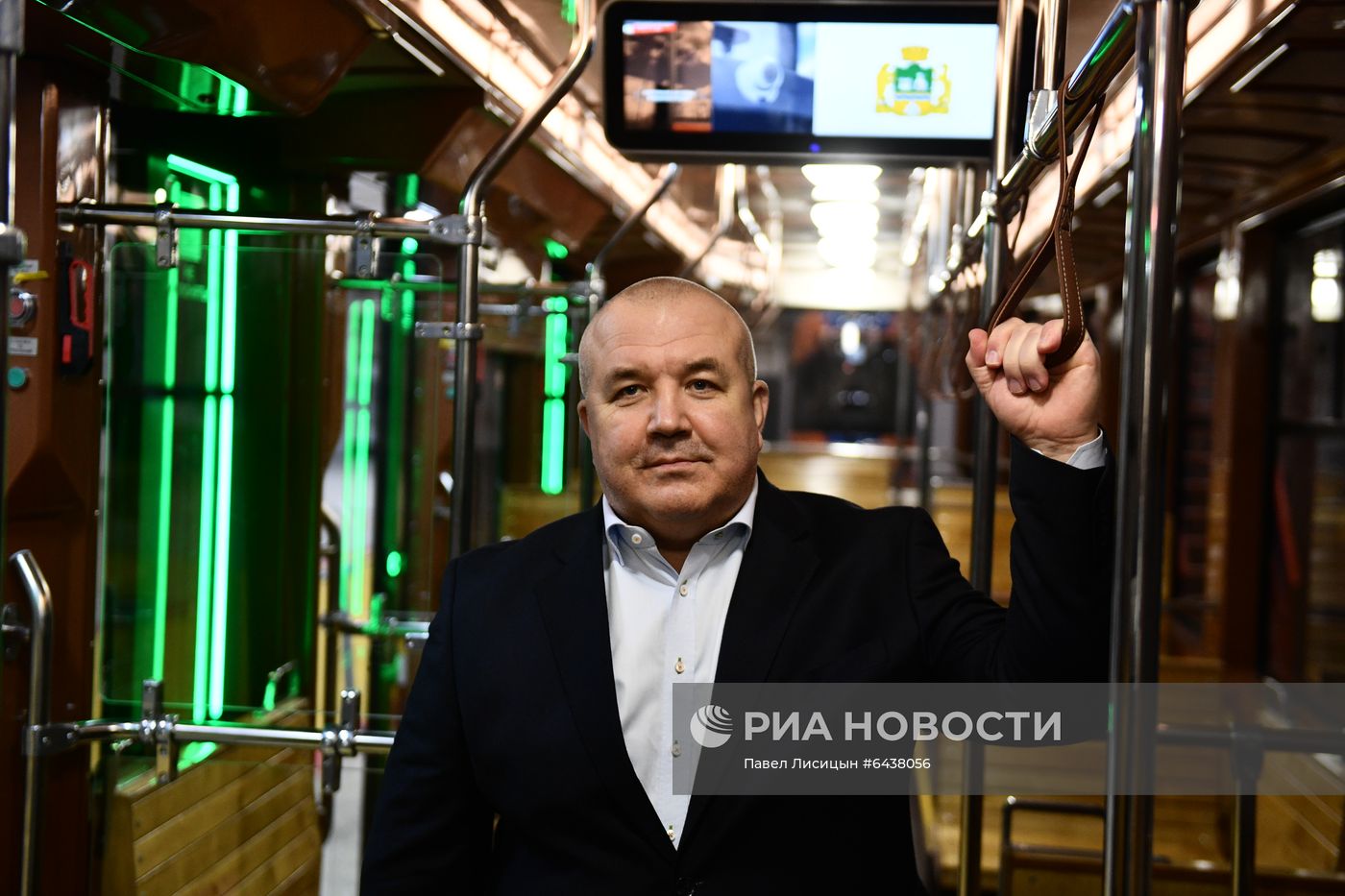 Презентация низкопольного трамвая в стиле ретро в Екатеринбурге 