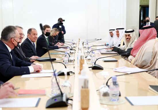 Встреча глав МИД РФ и Саудовской Аравии С. Лаврова и Ф. бен Фархана
