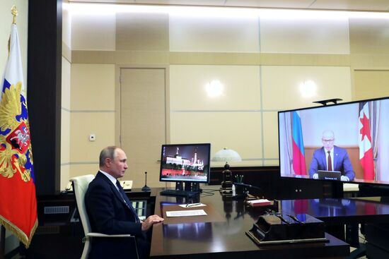 Президент РФ В. Путин провел встречу с главой Удмуртии А. Бречаловым