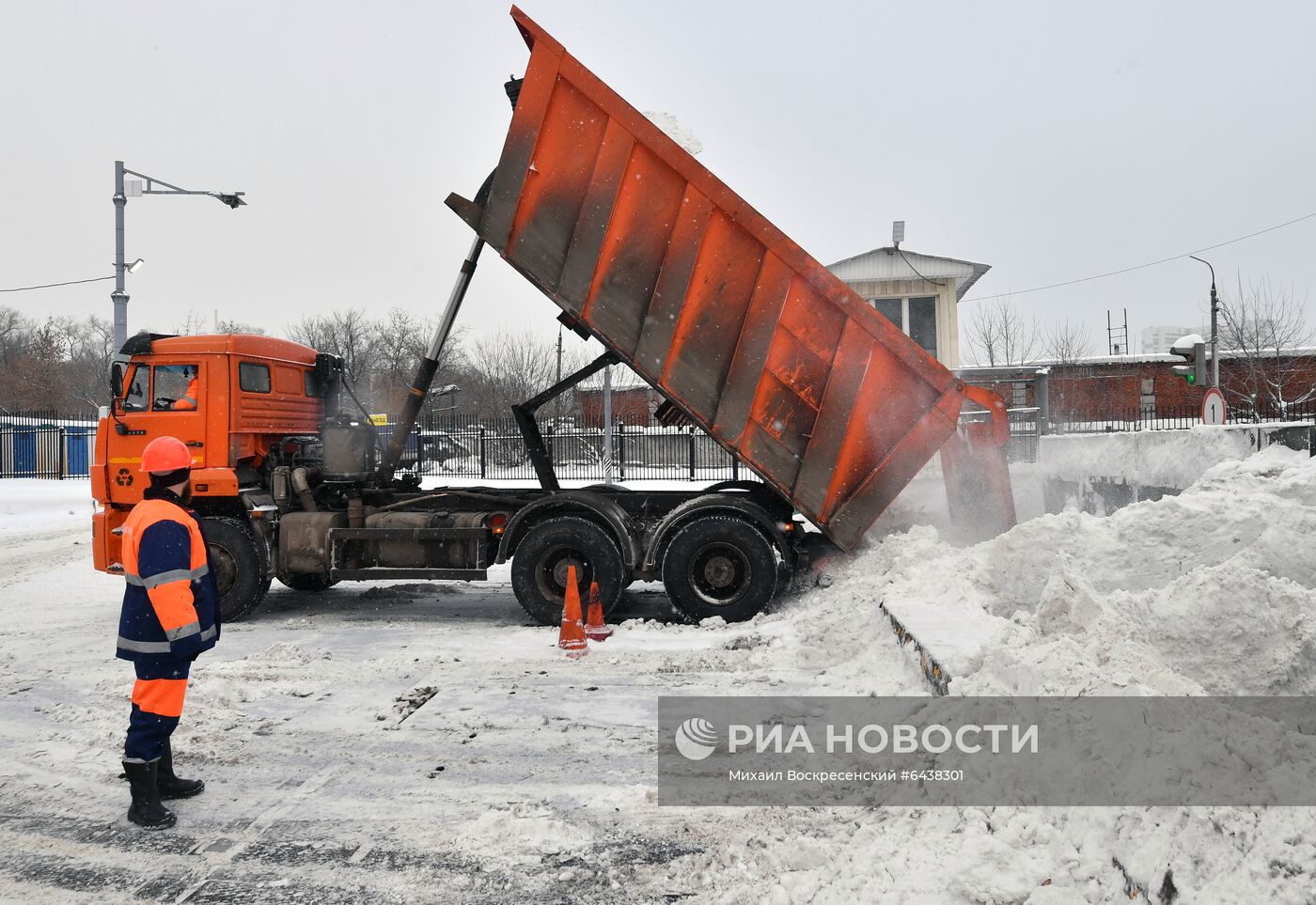 Работа снегоплавильных пунктов в Москве