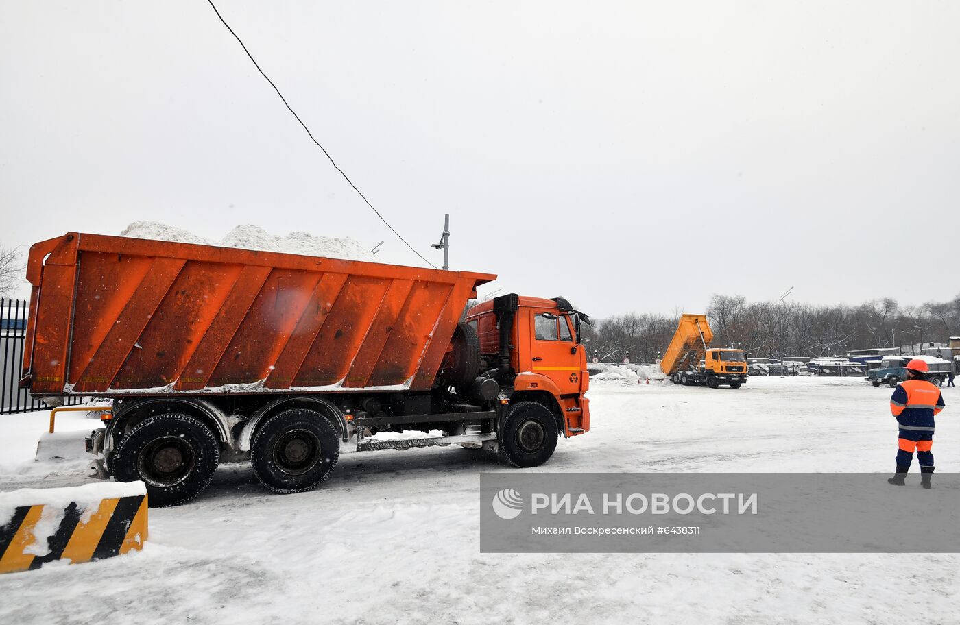 Работа снегоплавильных пунктов в Москве