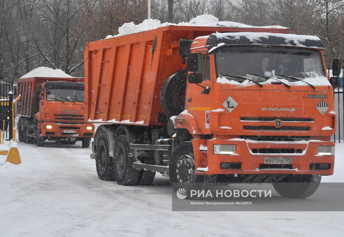 Работа снегоплавильных пунктов в Москве