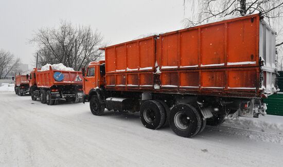 Работа снегоплавильных пунктов в Москве