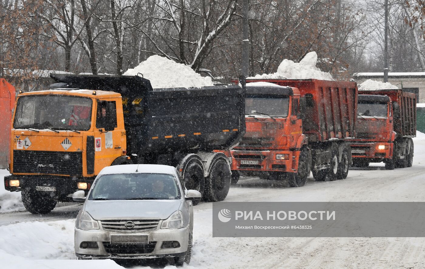 Работа снегоплавильных пунктов в Москве