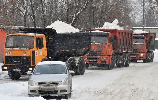 Работа снегоплавильных пунктов в Москве