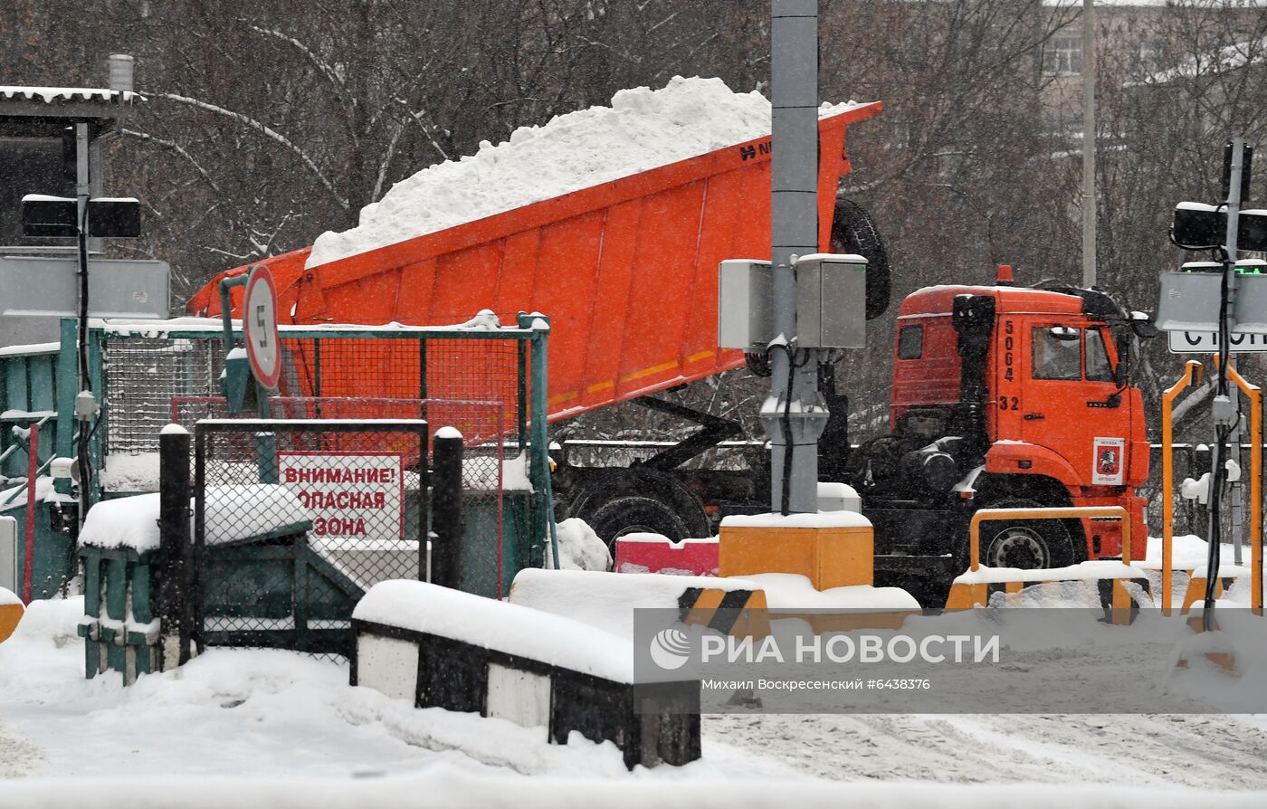 Работа снегоплавильных пунктов в Москве