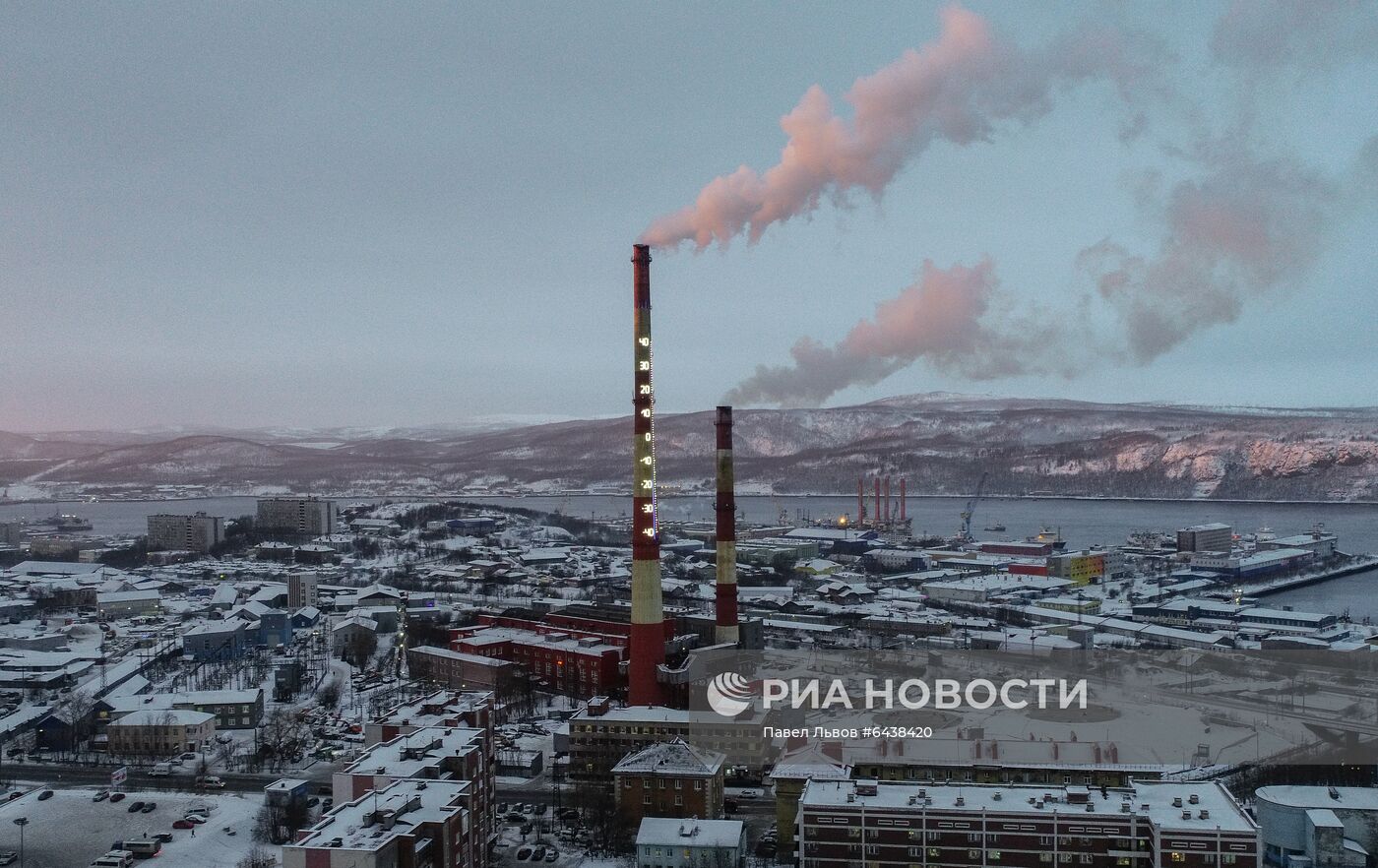 Термометр на трубе Мурманской ТЭЦ