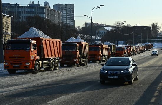 Работа снегоплавильного пункта в Москве 