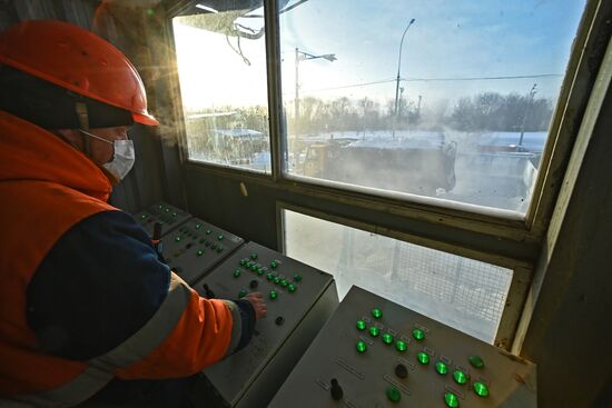 Работа снегоплавильного пункта в Москве