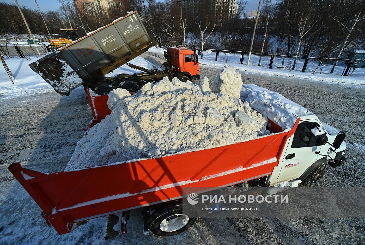 Работа снегоплавильного пункта в Москве