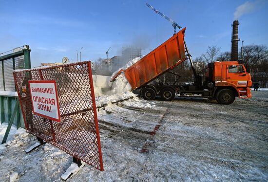 Работа снегоплавильного пункта в Москве