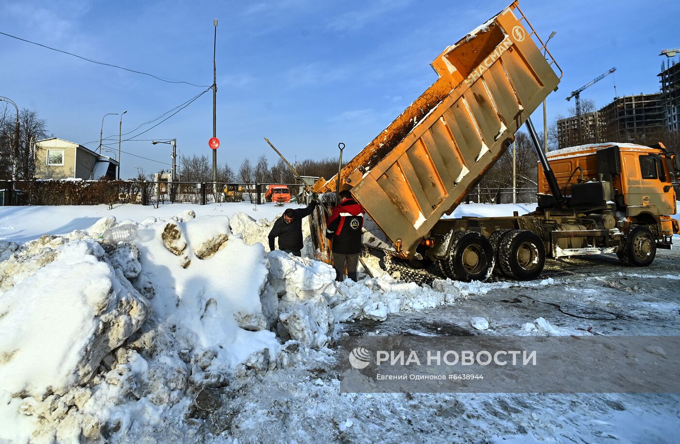 Работа снегоплавильного пункта в Москве
