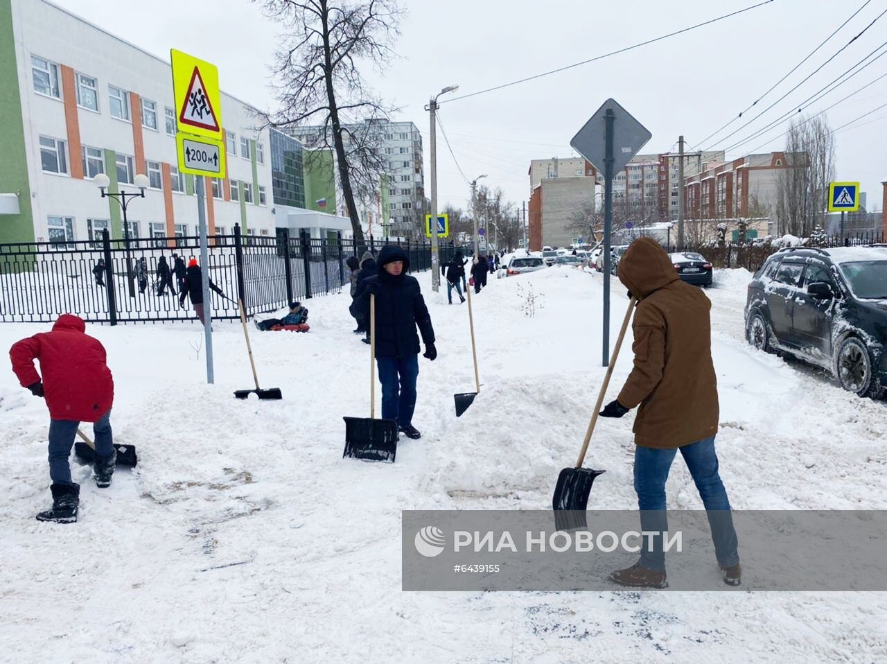 Уборка снега чиновниками в Пензе