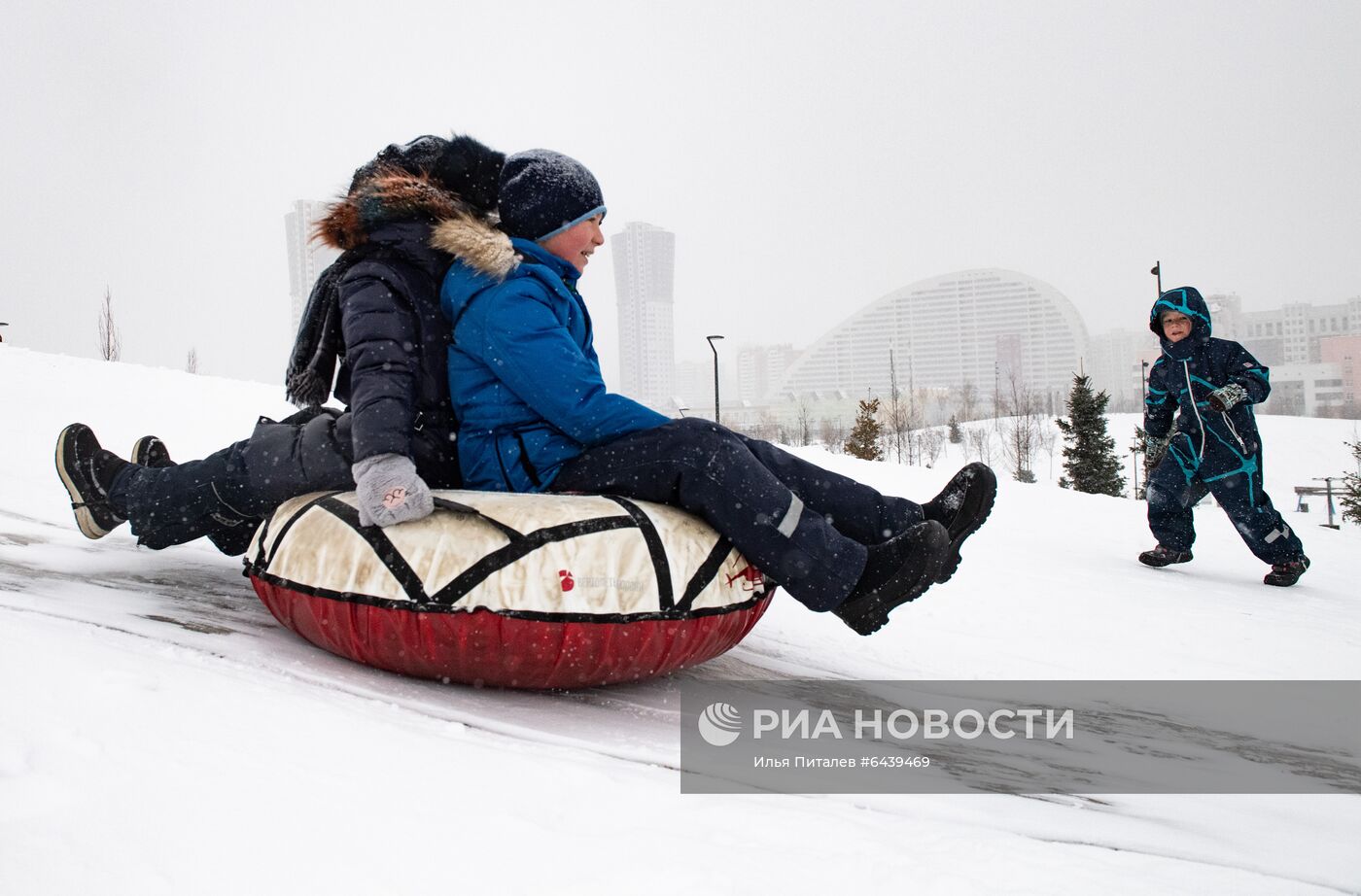 Отдых горожан в парке "Ходынское поле"