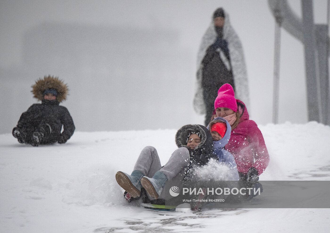 Отдых горожан в парке "Ходынское поле"