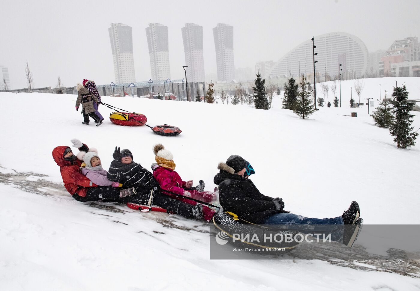 Отдых горожан в парке "Ходынское поле"