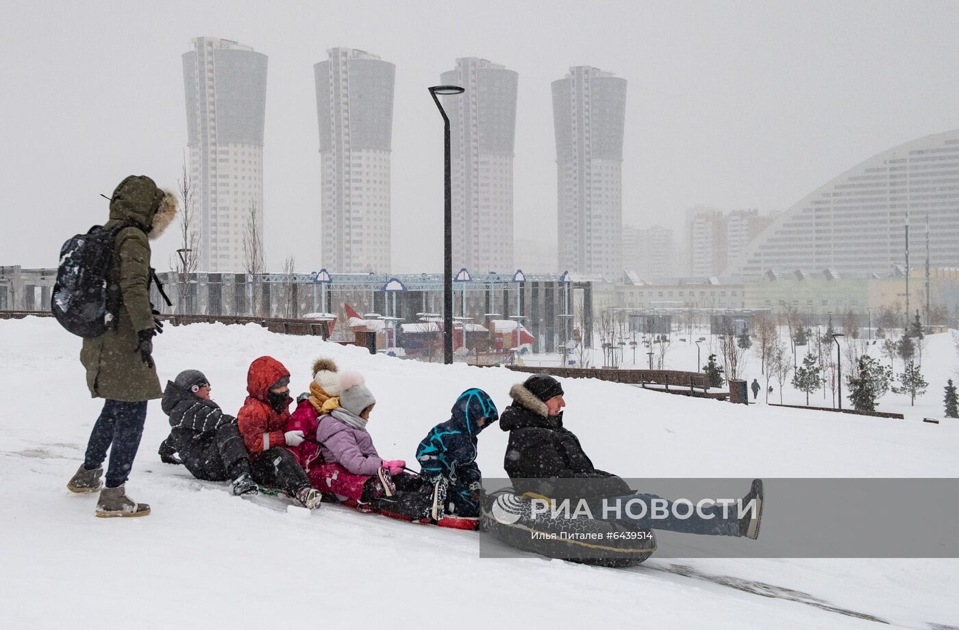 Отдых горожан в парке "Ходынское поле"