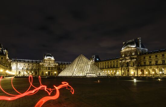 Огни карантинного Парижа