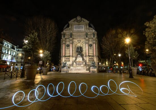 Огни карантинного Парижа