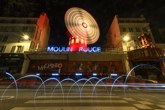 Огни карантинного Парижа