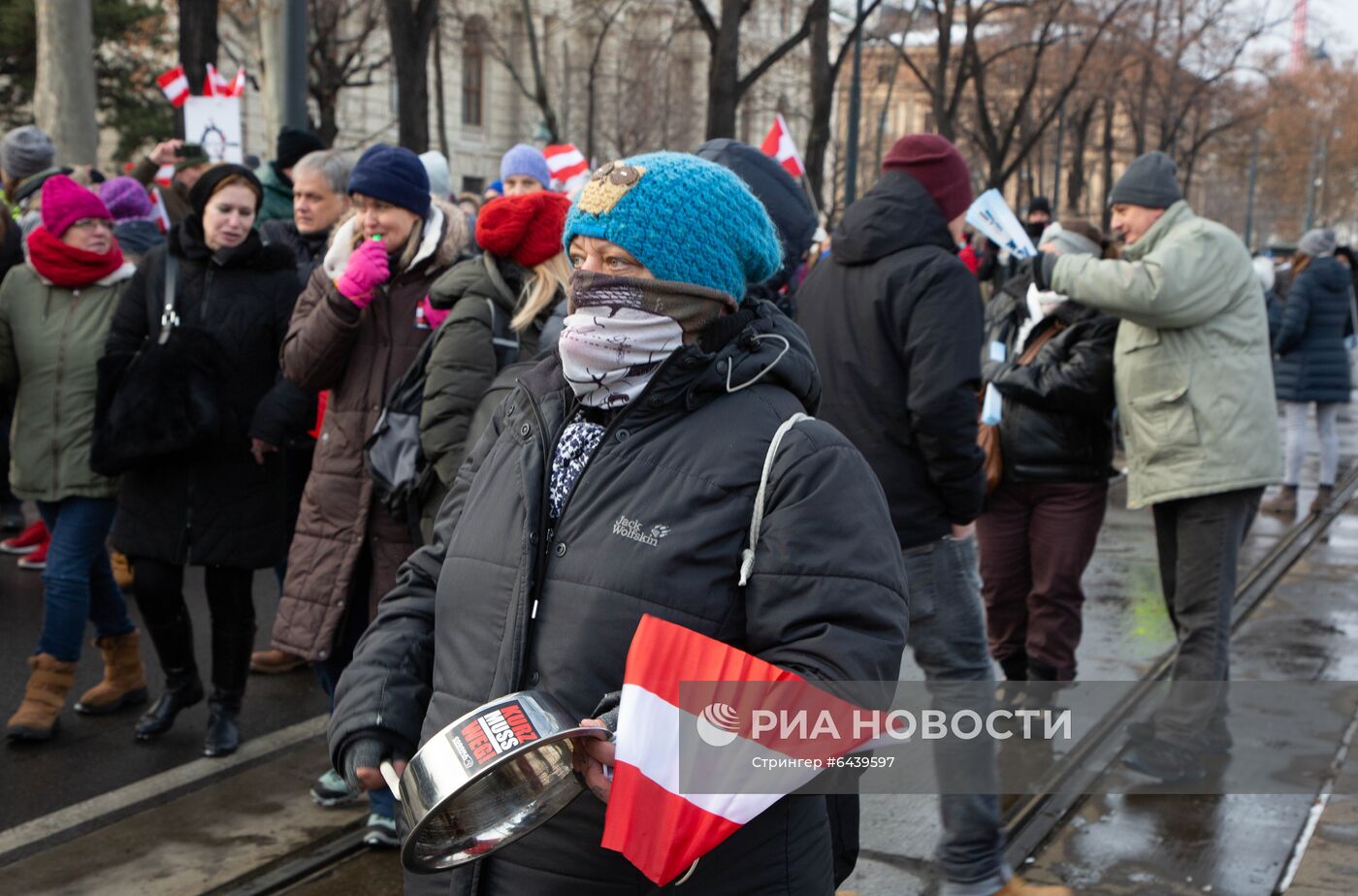 Акция против мер по борьбе с коронавирусом в Австрии