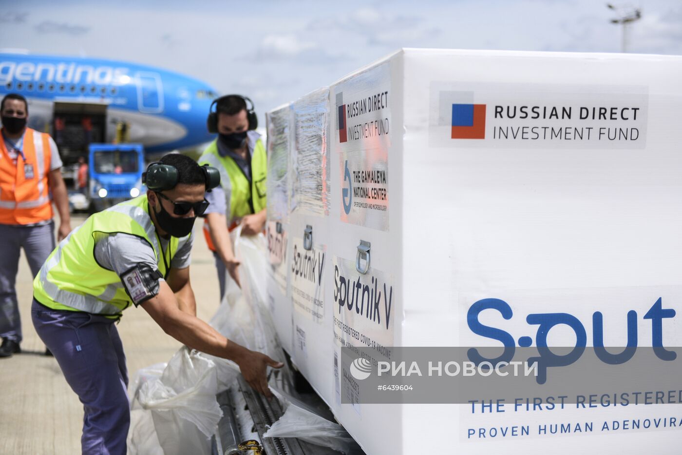 Прибытие рейса с вакциной Sputnik V в Аргентину