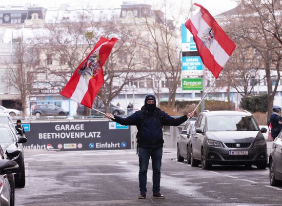 Акция против мер по борьбе с коронавирусом в Австрии