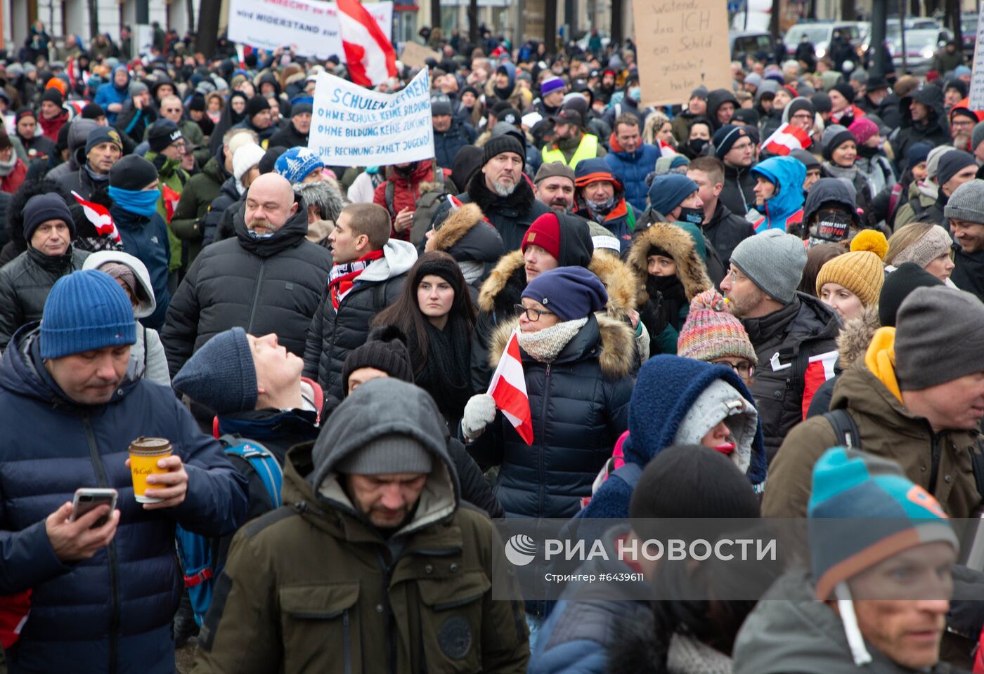 Акция против мер по борьбе с коронавирусом в Австрии