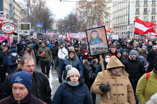 Акция против мер по борьбе с коронавирусом в Австрии